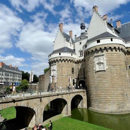 Grande Chambre Independante, Charme, Calme Sur Jardin, Nantes Centre, Acces Prive Par Escalier De L'Immeuble, Sdb & Wc Prives, 10 Minutes Gare Et Palais Des Congres المظهر الخارجي الصورة