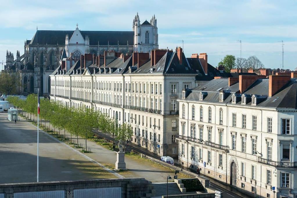 Grande Chambre Independante, Charme, Calme Sur Jardin, Nantes Centre, Acces Prive Par Escalier De L'Immeuble, Sdb & Wc Prives, 10 Minutes Gare Et Palais Des Congres المظهر الخارجي الصورة